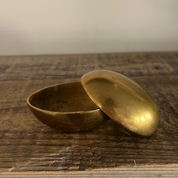 Solid brass egg trinket box - Picture 3 of 6